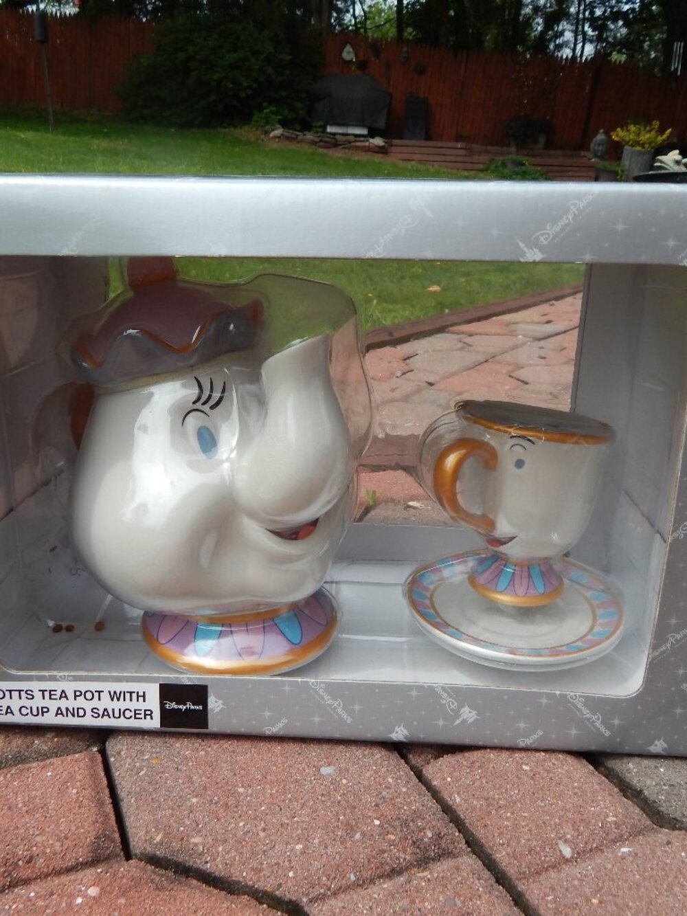 Rare Disney Park Mrs. Potts Tea Pot With Chip Tea Cup and Saucer Figurine NIB***
